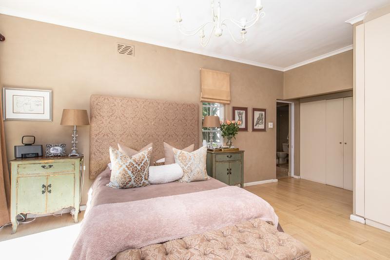 4 Bedroom Property for Sale in Constantia Western Cape